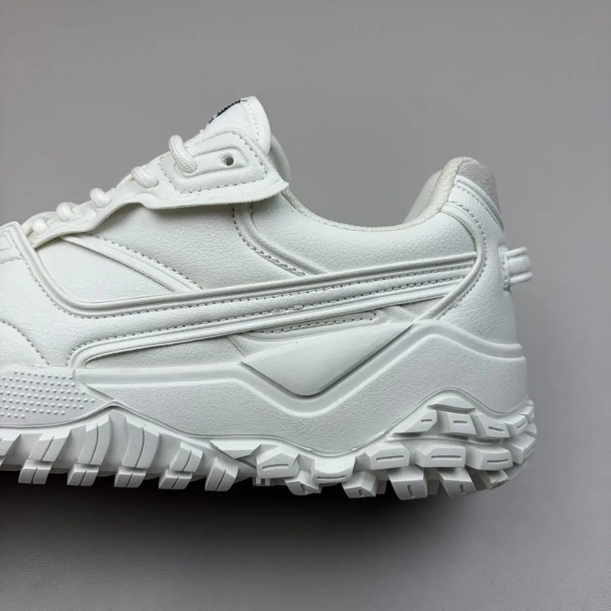 2026 Retro Tech White Sneakers - Chunky Sole, Non-Slip Couple Casual Skate Shoes for Men & Women