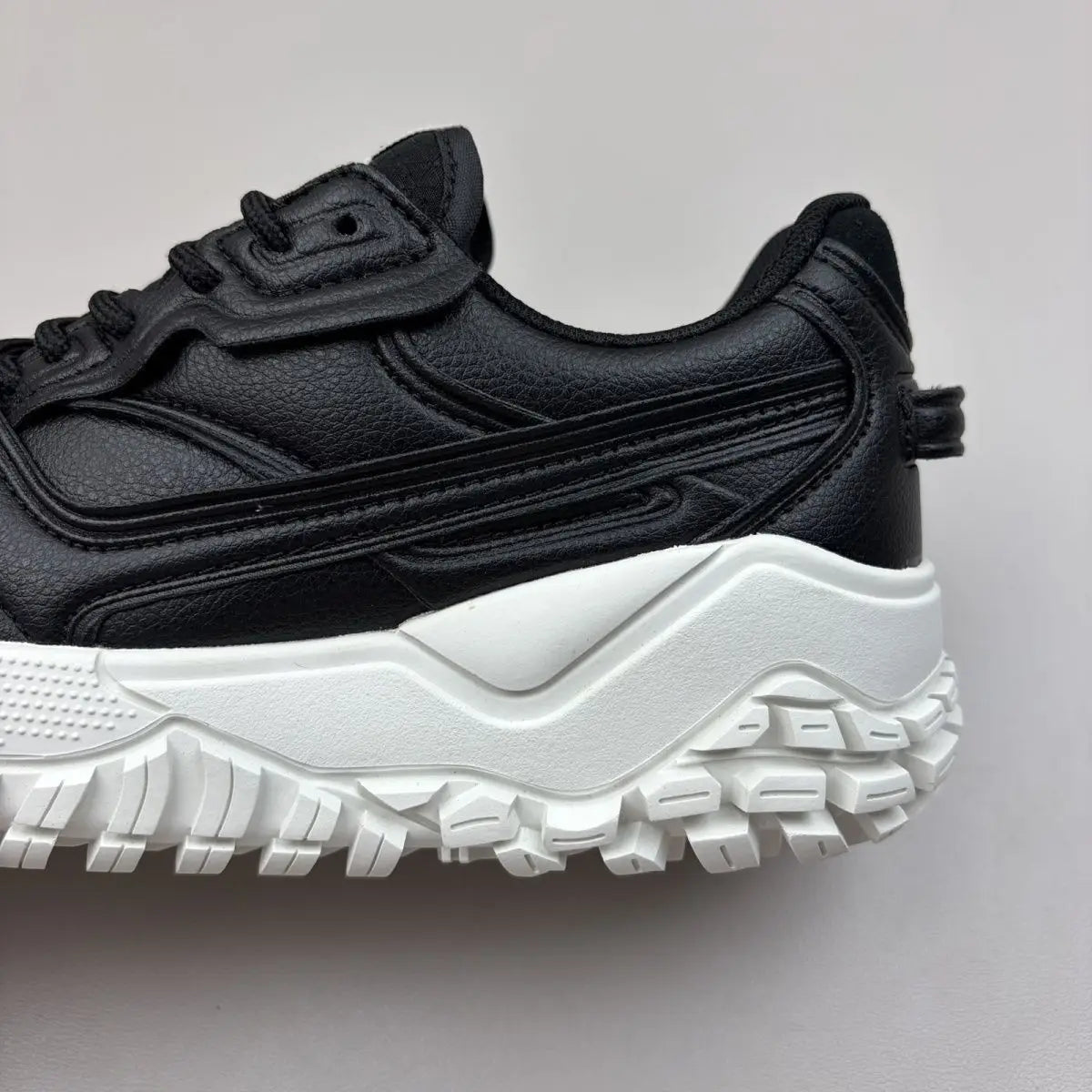 2026 Retro Tech White Sneakers - Chunky Sole, Non-Slip Couple Casual Skate Shoes for Men & Women