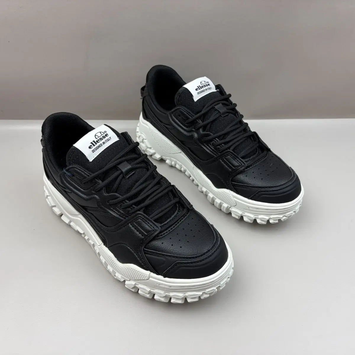2026 Retro Tech White Sneakers - Chunky Sole, Non-Slip Couple Casual Skate Shoes for Men & Women