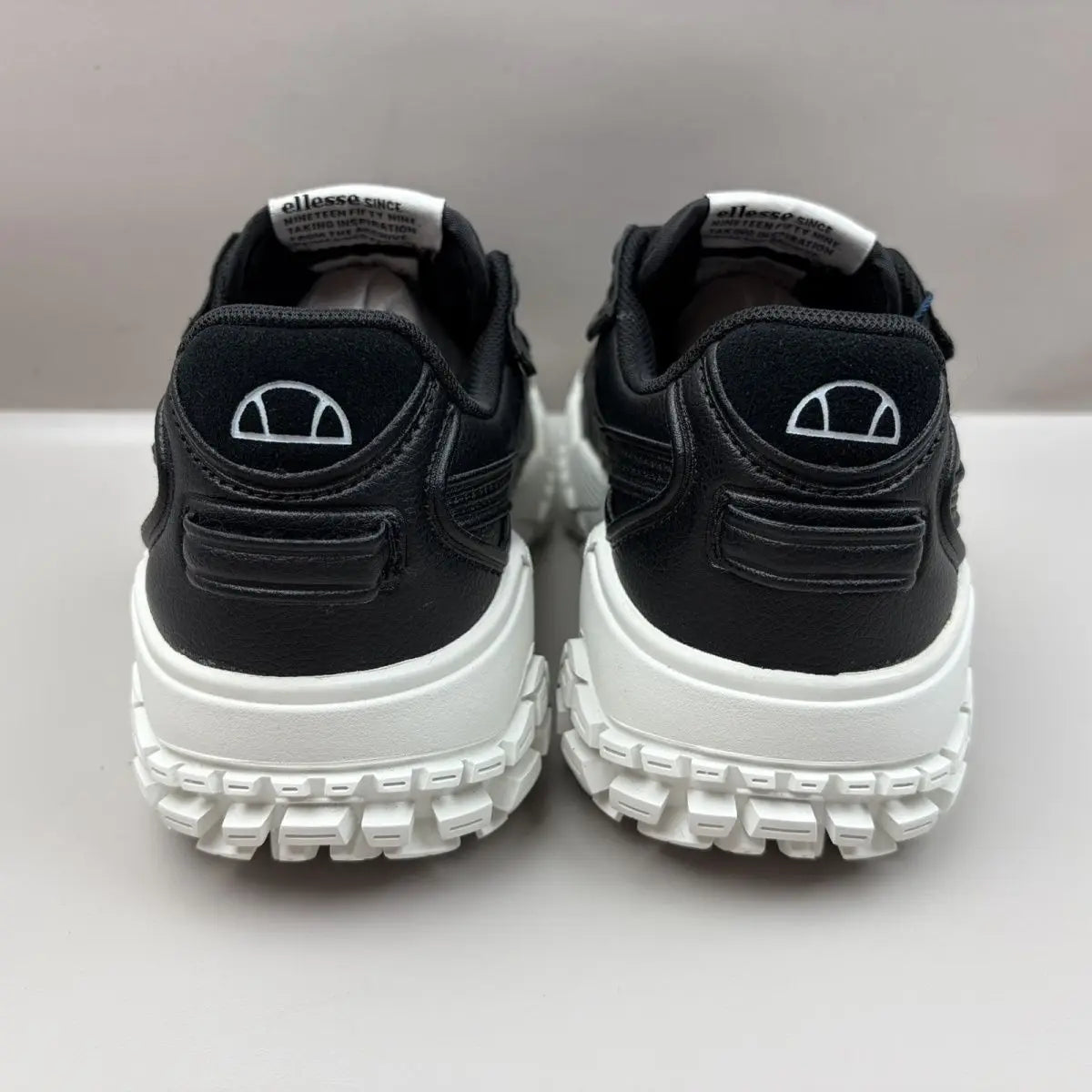 2026 Retro Tech White Sneakers - Chunky Sole, Non-Slip Couple Casual Skate Shoes for Men & Women