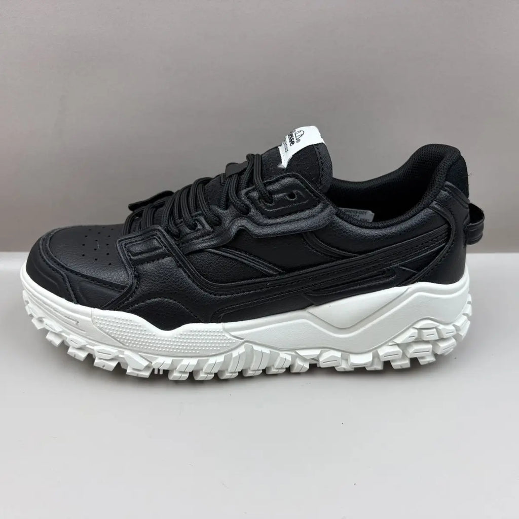 2026 Retro Tech White Sneakers - Chunky Sole, Non-Slip Couple Casual Skate Shoes for Men & Women